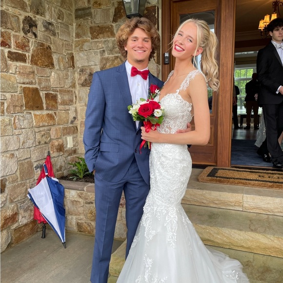 Wedding/Prom Absolutely stunning gown - Picture 4 of 5